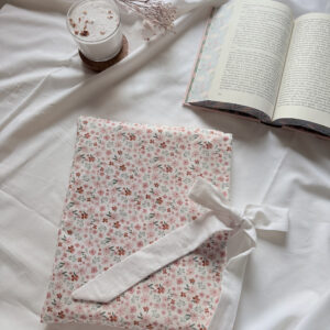 Funda flores rosas lazo lateral